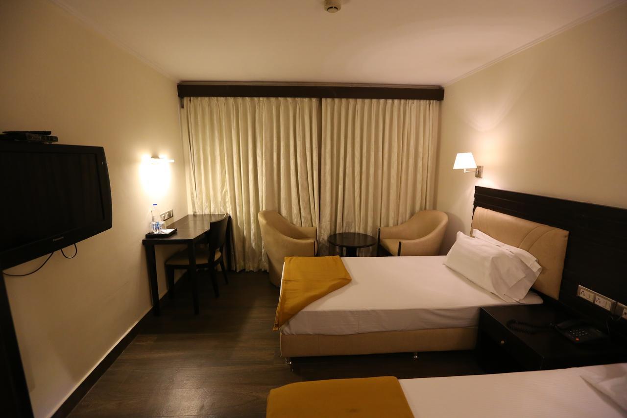 Hotel La Castle Chennai Exterior foto